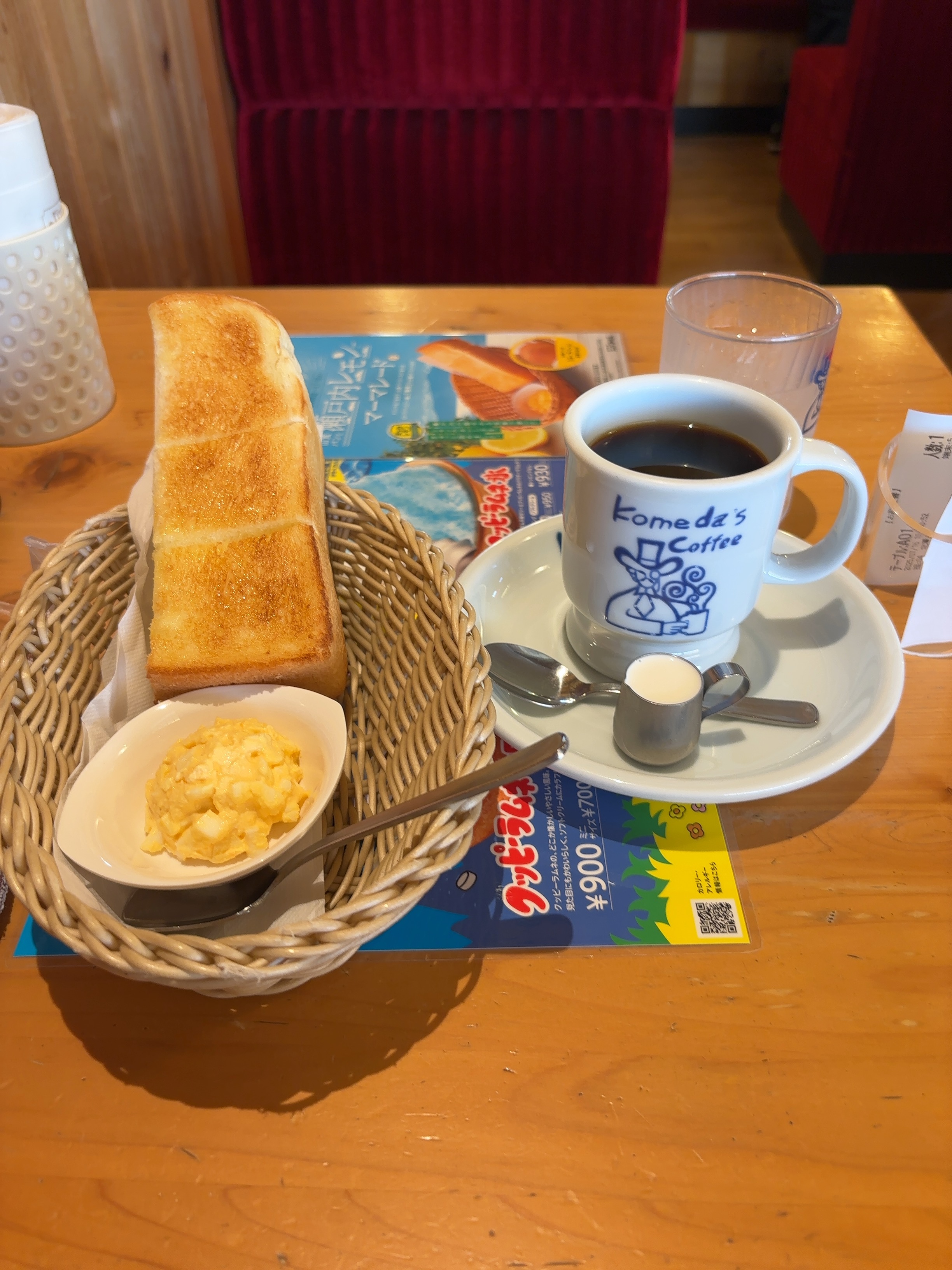 今日はカフェで作業してました